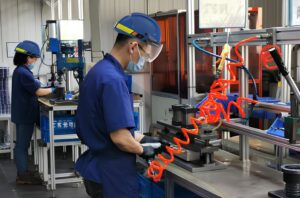 Construction site operation with workers handling materials — applicable scene for G808 smart safety helmet